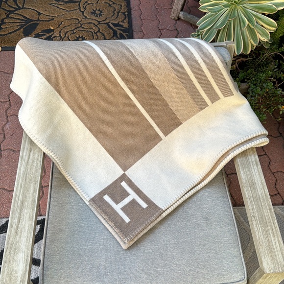Hermes Avalon Vibration Wool Cashmere Blanket NWOT - Picture 4 of 4